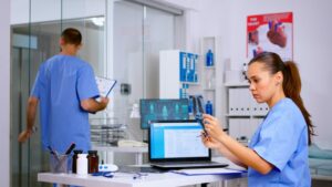 Descubre en qué consiste la gestión sanitaria y sus oportunidades profesionales