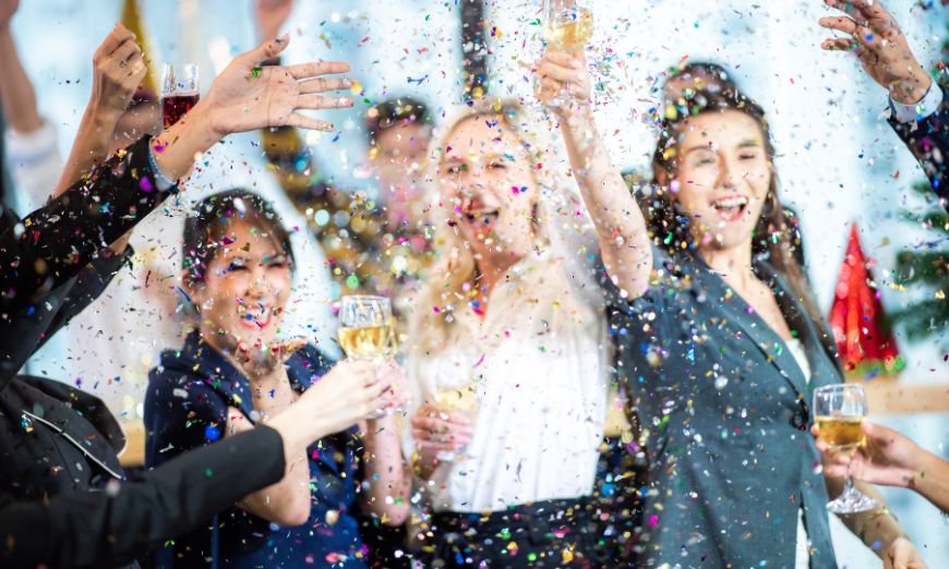 Organiza los mejores eventos de Navidad para empresas con ideas, tipos de actividades y una guía para crear celebraciones corporativas.